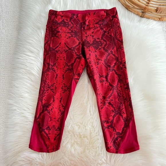 Lululemon Vent It Out Crop Mini Leggings Ziggy Snake Red Tide Cranberry - Picture 5 of 12